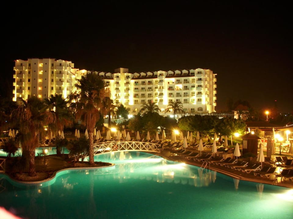 Pool bei Nacht Side Mare Resort & Spa