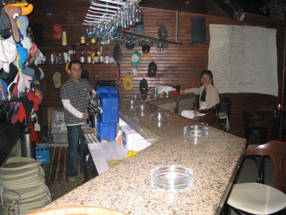 Bar Can Garden Beach