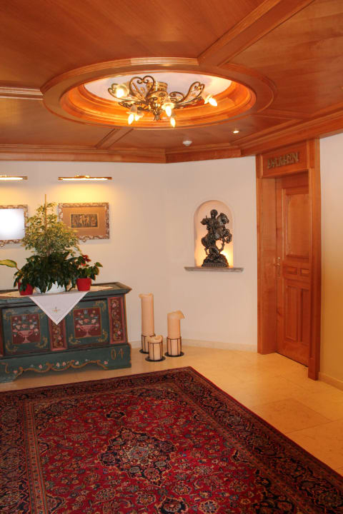 Eingang zum Restaurant Alpina Alpendorf