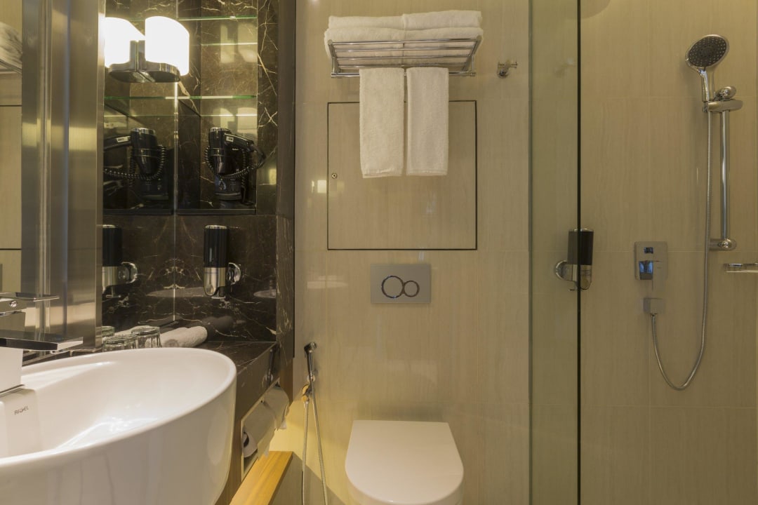 Bathroom Holiday Inn Express Singapore Clarke Quay