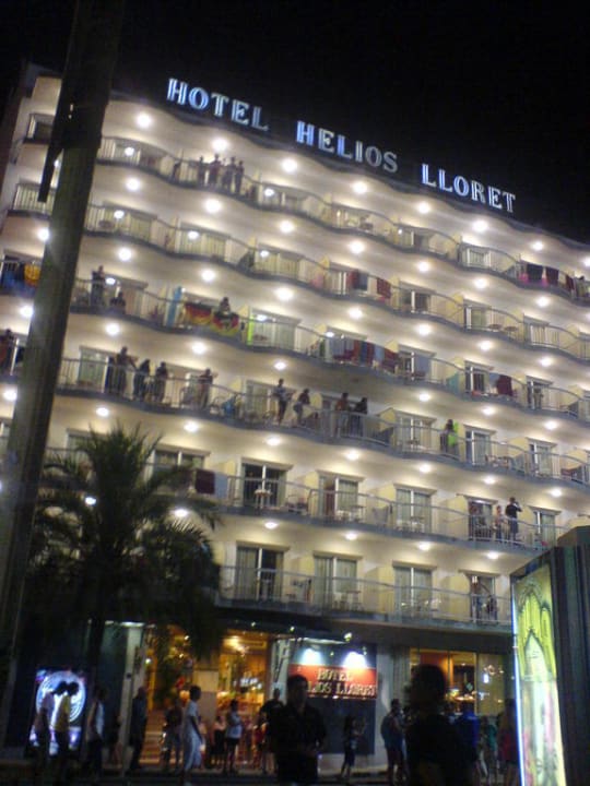 Hotel nachts von außen Helios Lloret de Mar