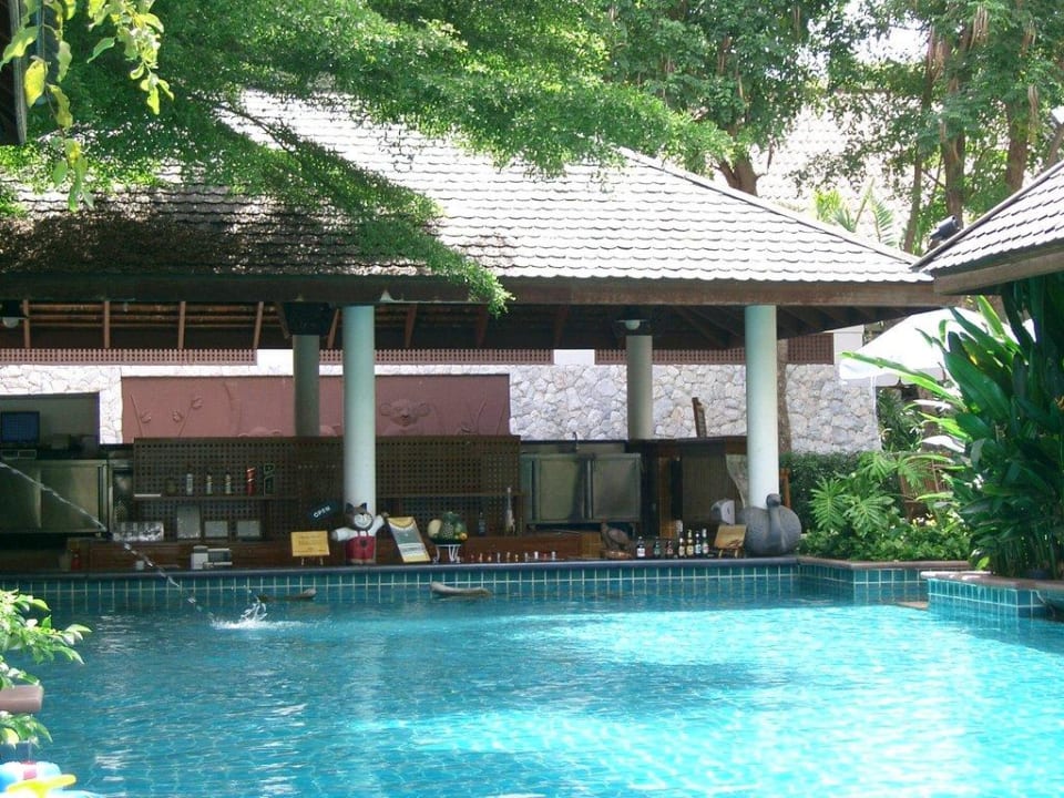 Poolbar Woodlands Hotel & Resort