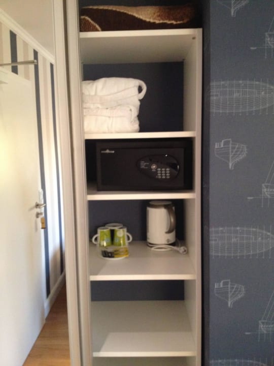 Safe und Wasserkocher  Tiemann's Hotel