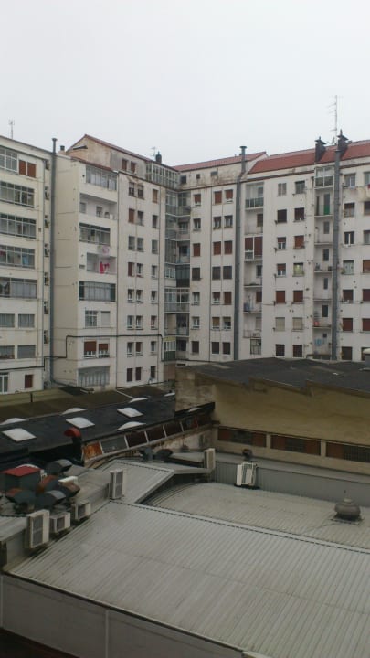 Ausblick in den Hinterhof AC Hotel General Alava by Marriott