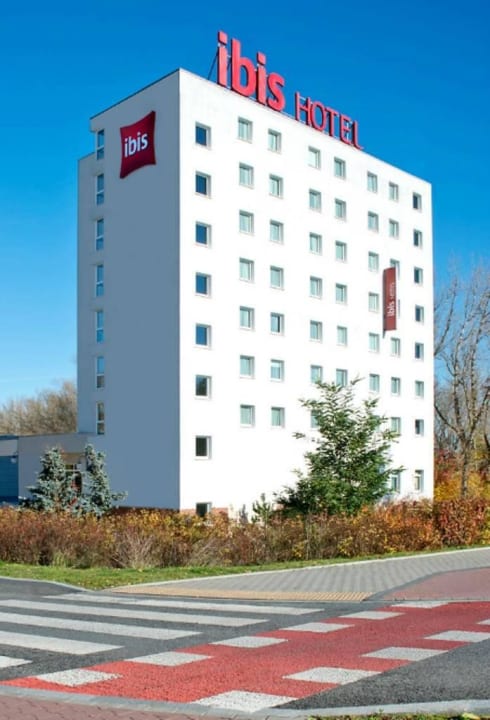 Budynek od strony ulicy Ostrobramskiej Hotel Ibis Ostrobramska