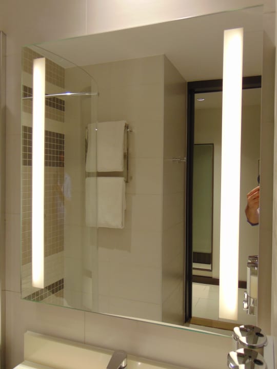 Zimmer Hampton By Hilton Dubai Airport