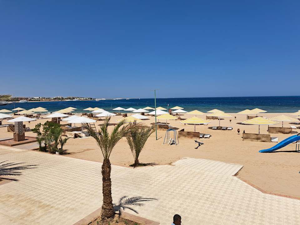 Strand Menaville Safaga