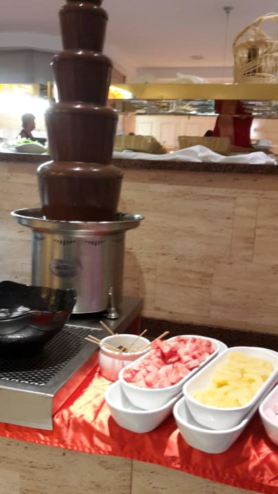 Schokobrunnen am Abend Bull Costa Canaria & Spa - Adults only