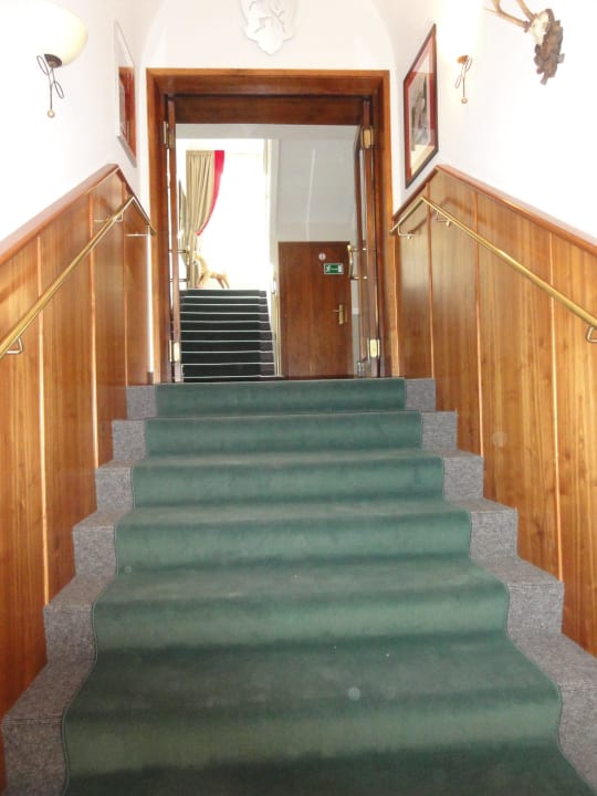 Treppenaufgang zur Rezeption Hotel Markus Sittikus