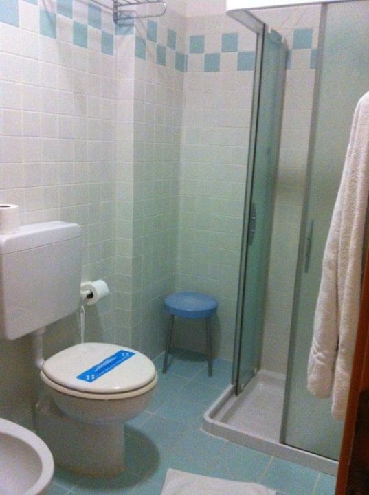 Das Badezimmer International Beach Hotel