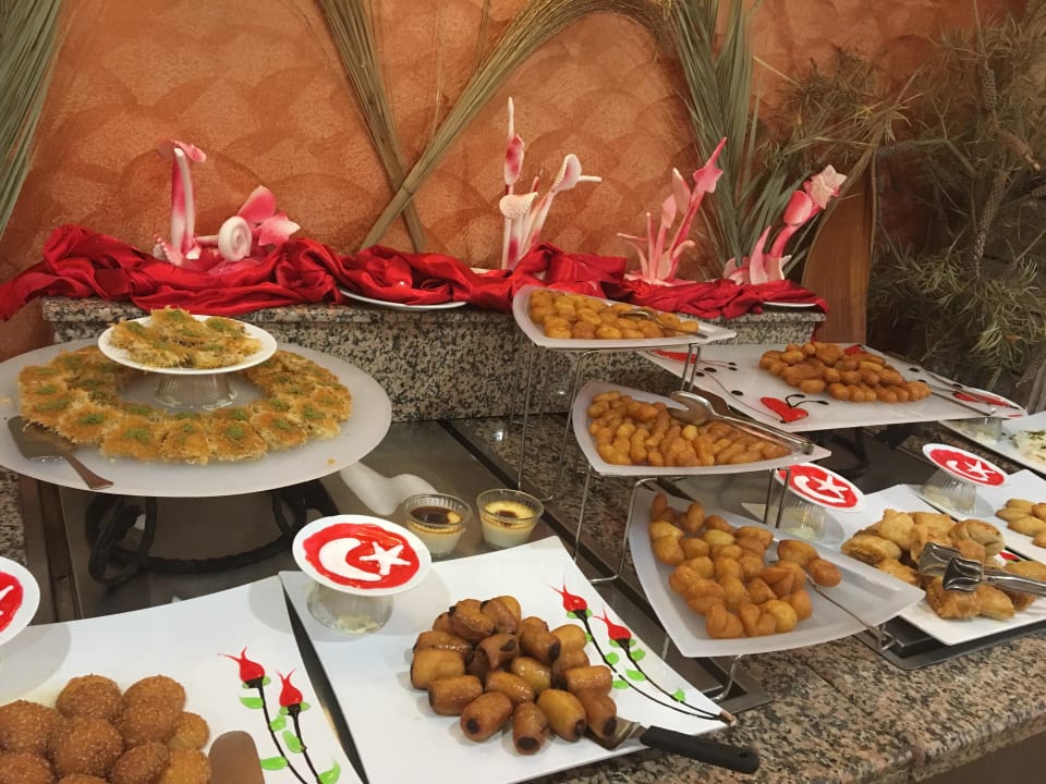 Buffet Royal Atlantis Beach Hotel