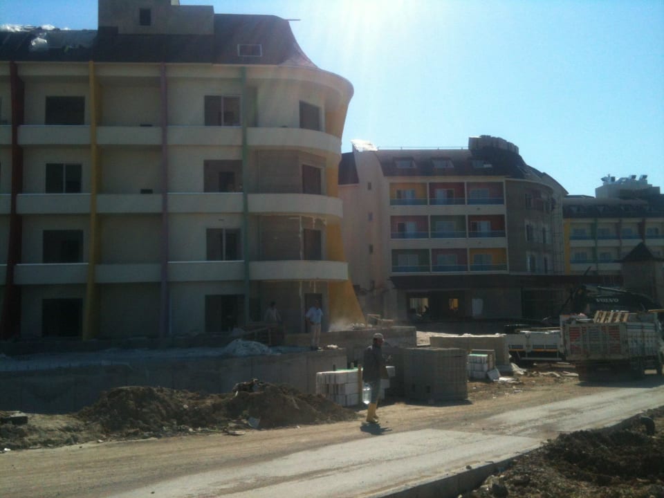 Noch Baustelle ohne Fenster Ramada Resort by Wyndham Side