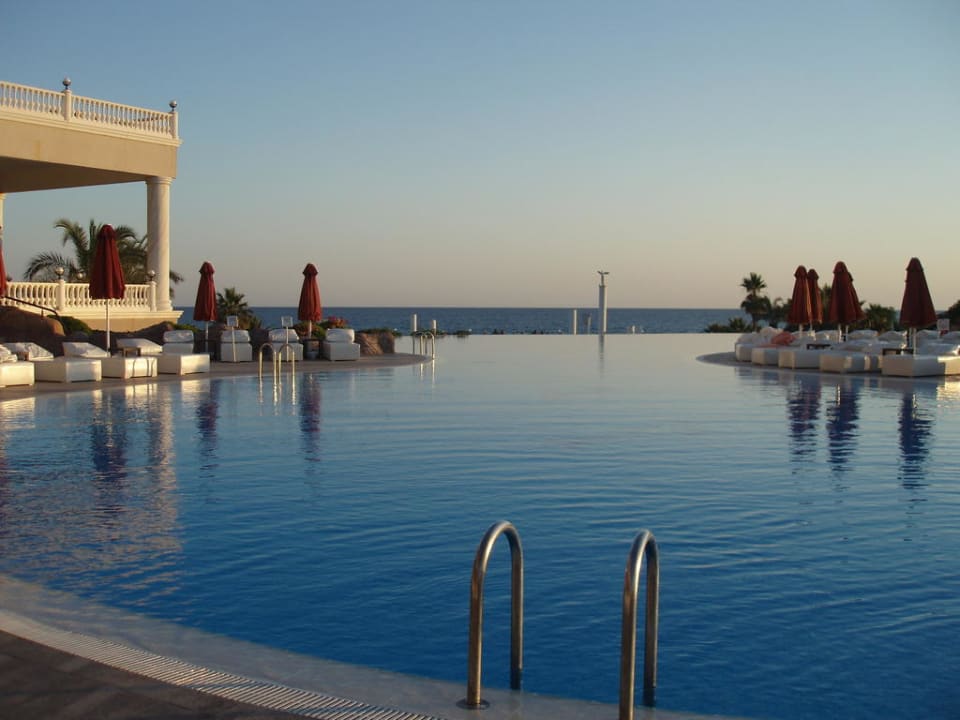 Basen dla vip-ów Starlight Resort Hotel