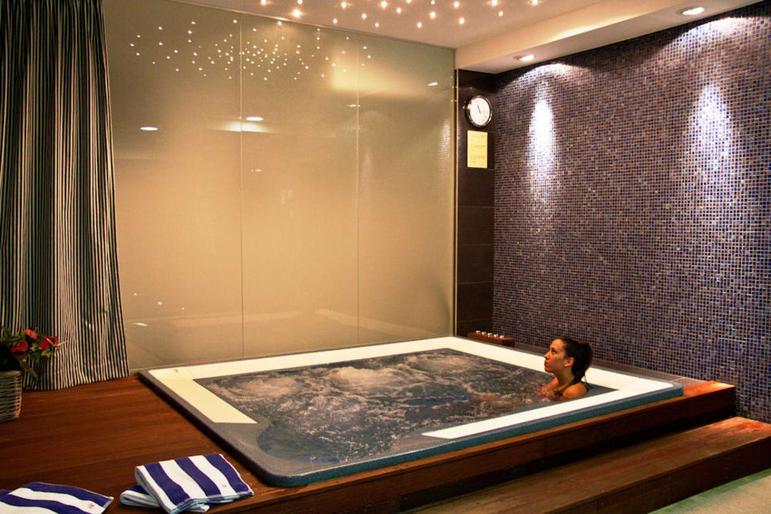 Indoor whirlpool Hotel IN Biograd
