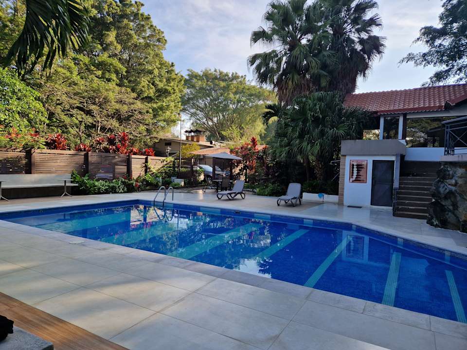 Pool El Rodeo Country Inn & Steak House