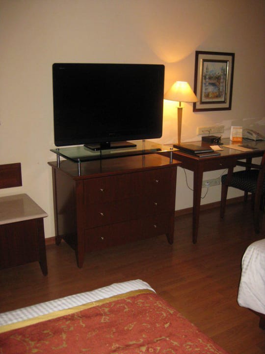 TV & Schreibtisch Hotel The LaLit Mumbai