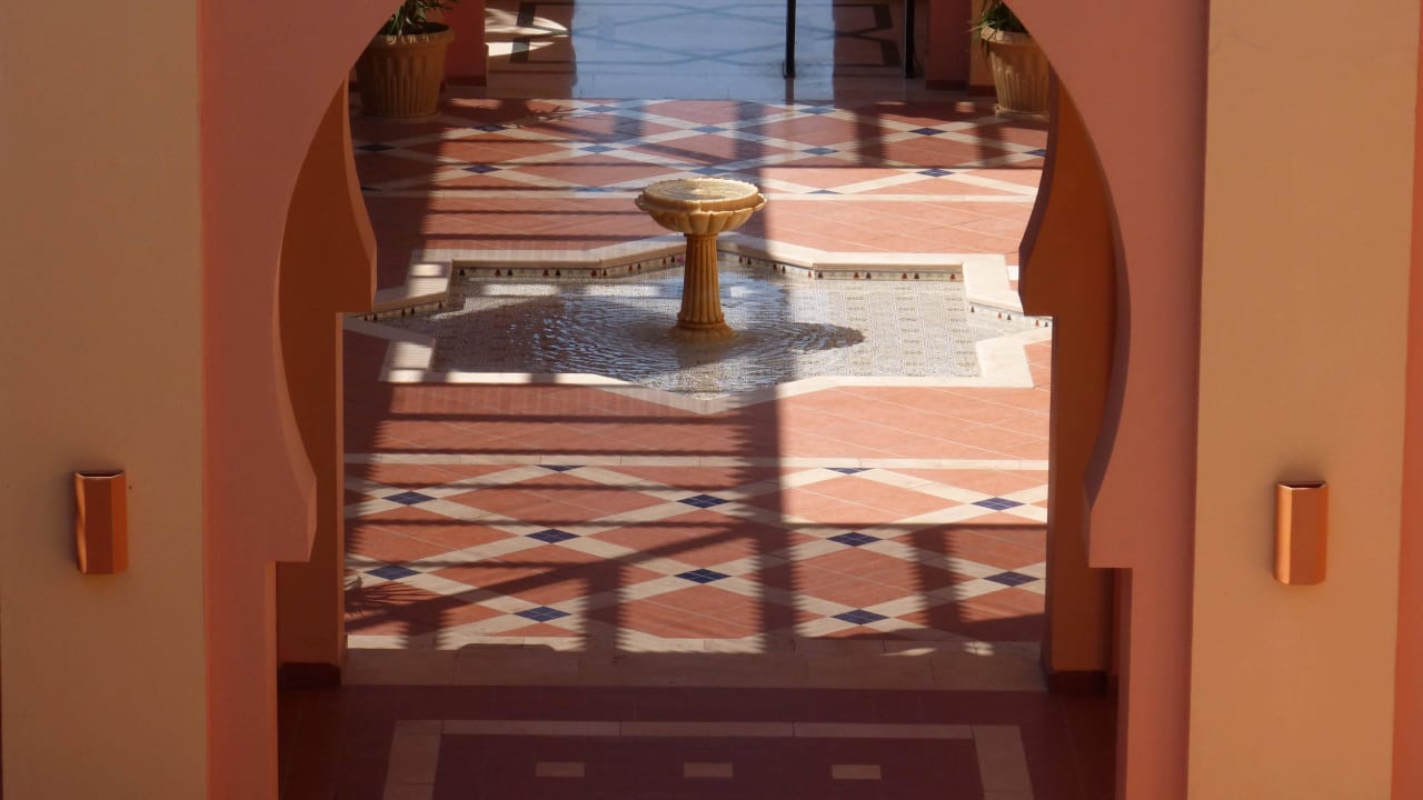 Aussenbereich der Lobby Steigenberger Coraya Beach - Adults only