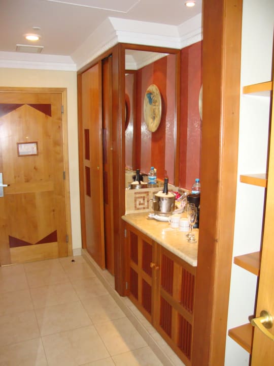 Eingang mit Schrank, Safe und Kühlschrank Iberostar Selection Paraiso Maya Suites