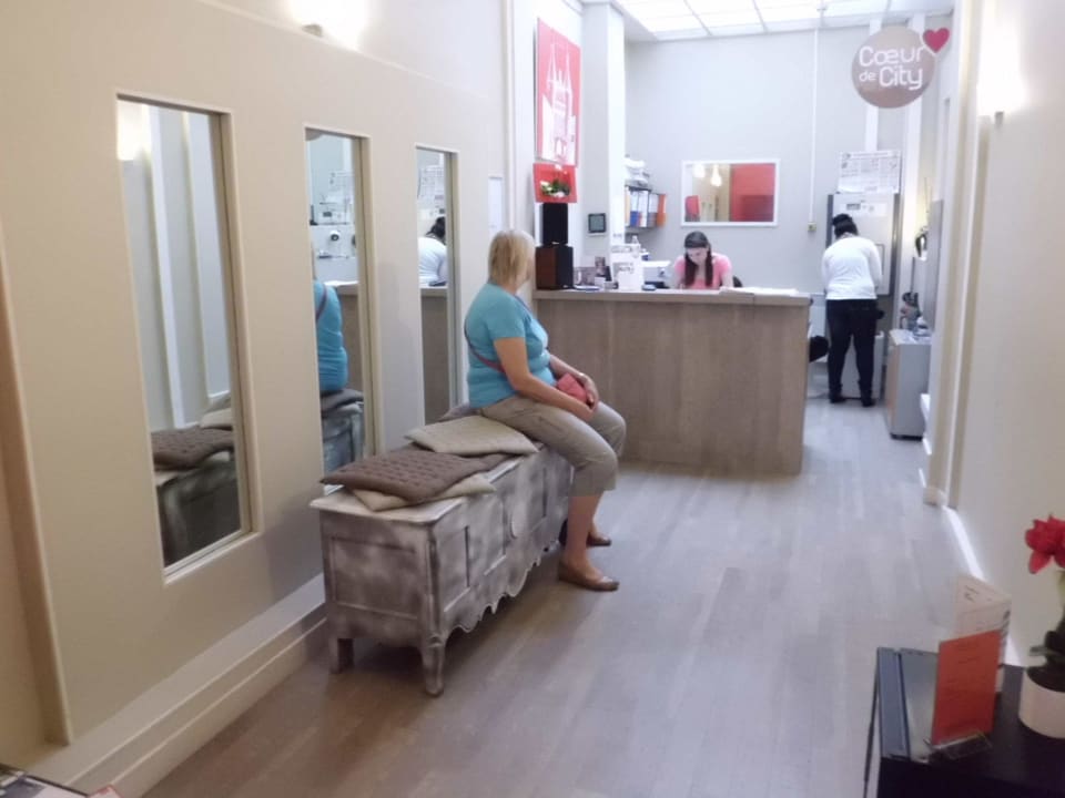 Die große Rezeption mit Aushilfen Hotel Stanley by HappyCulture