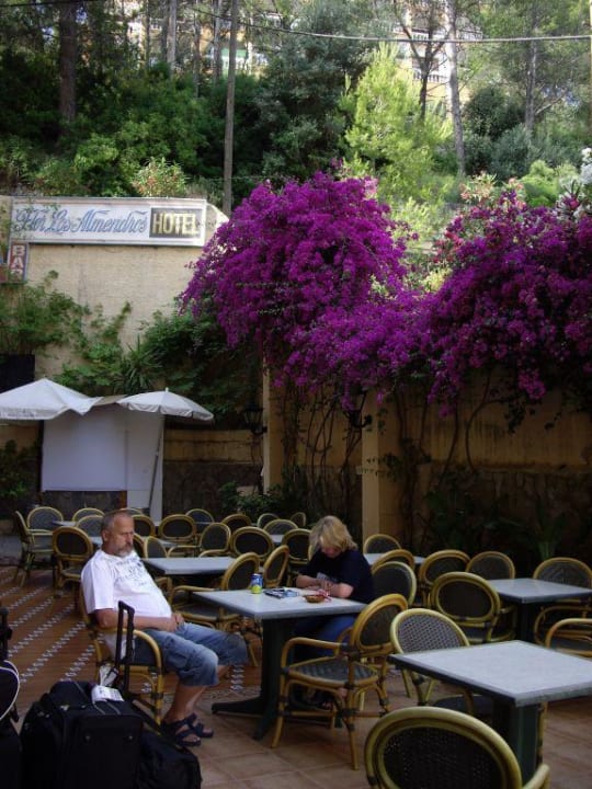 Vor dem Hotel FLOR los Almendros Hotel
