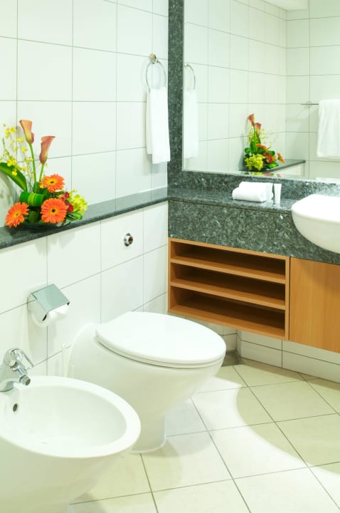 Bathroom Chelsea Tower Hotel Apartments