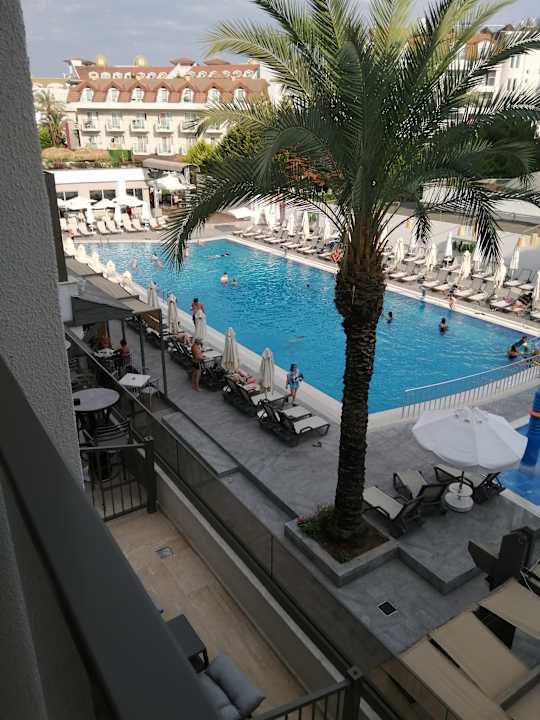 Pool Side Story Resort & Spa