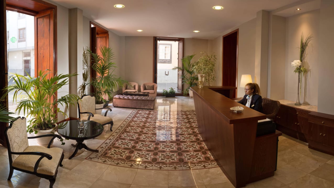 Hall junto a recepción MC San Agustín