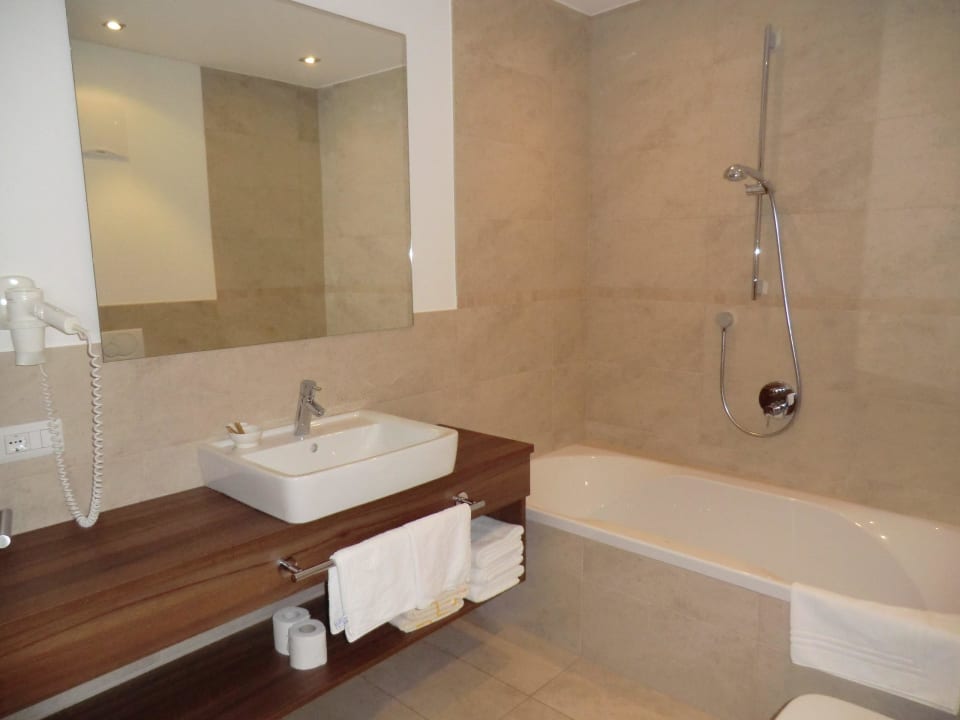 Bad Nummer 1 mit Wanne Gasthof zur Traube