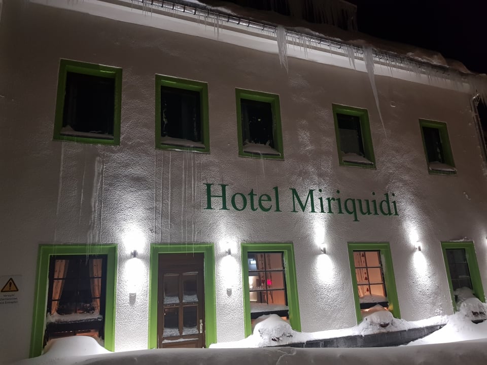 Außenansicht Hotel Miriquidi