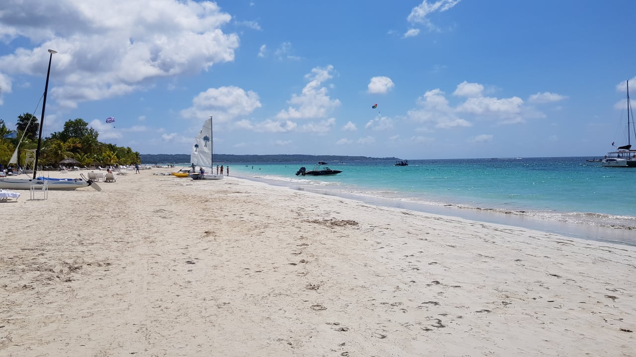 Strand Couples Swept Away - Adults only