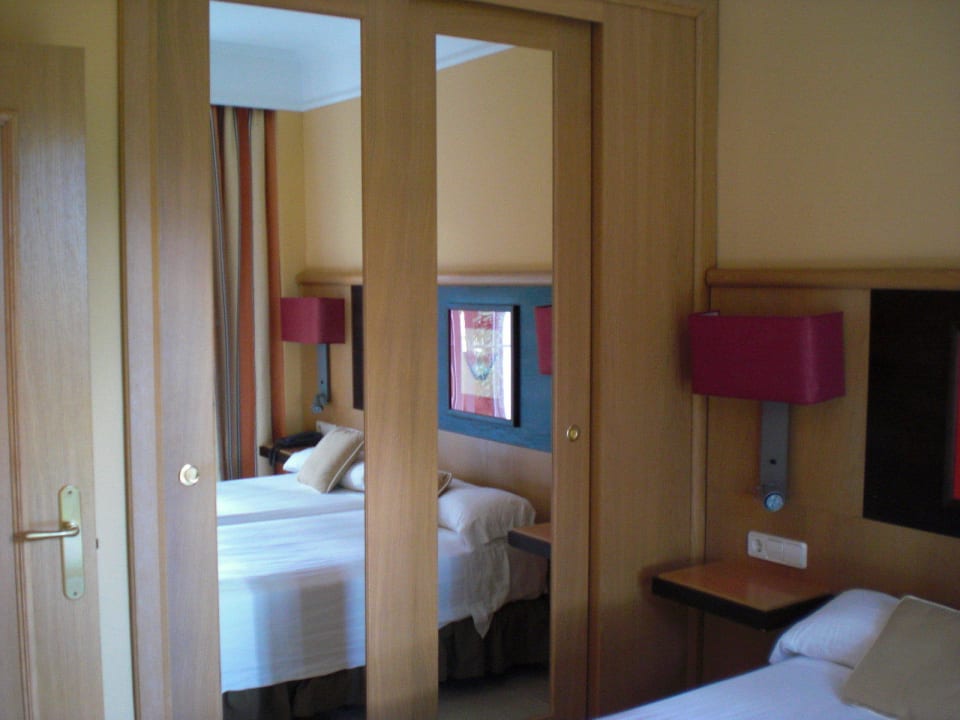 Schlafzimmerschrank Grupotel Playa de Palma Suites & Spa