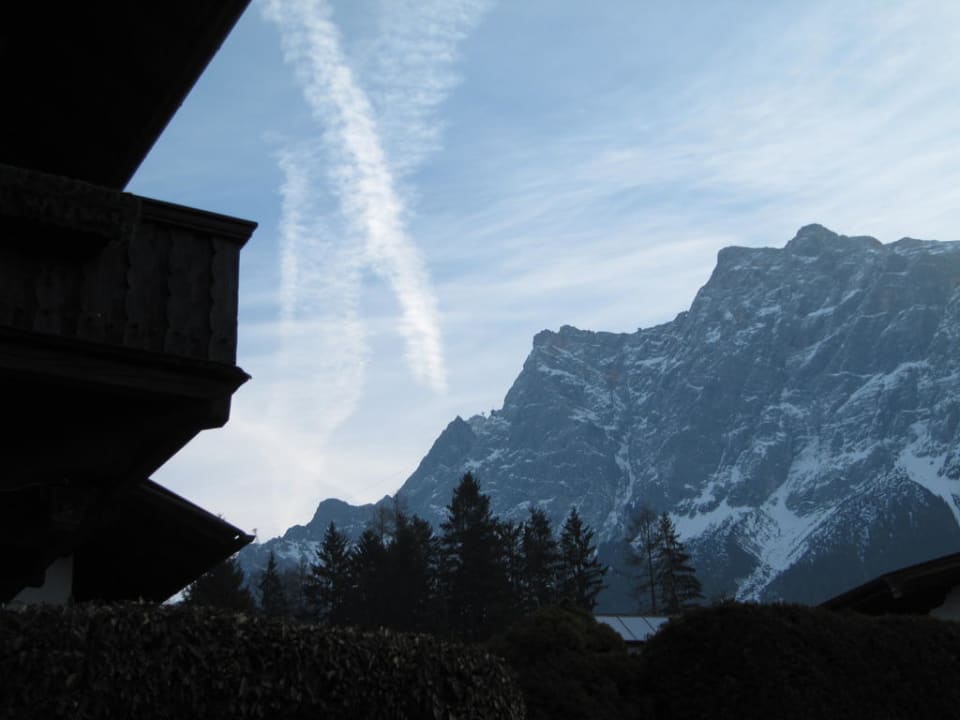 Blick Richtung Zugspitze Pension Arnika