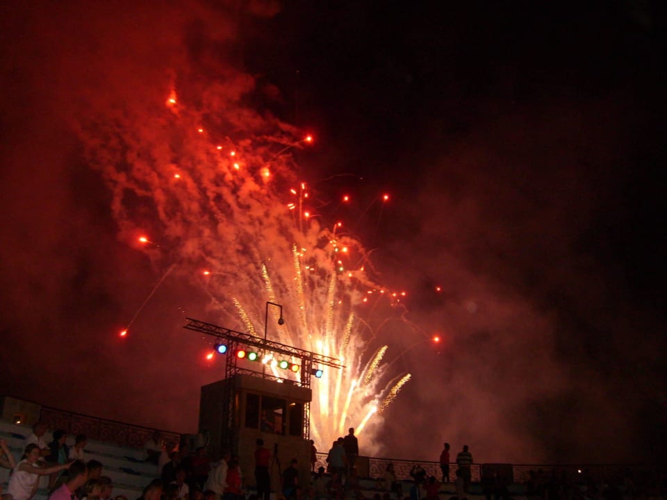 Feuerwerk Hotel Miracle Resort