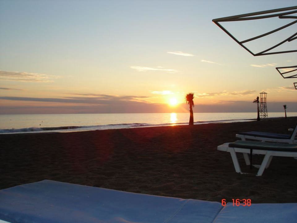 Sonnenuntergang am Strand Xanadu Resort Hotel