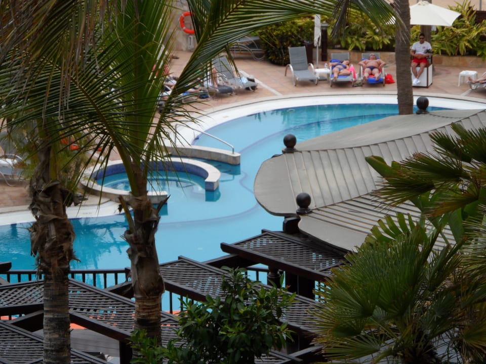 Poolbar Corallium Dunamar by Lopesan Hotels