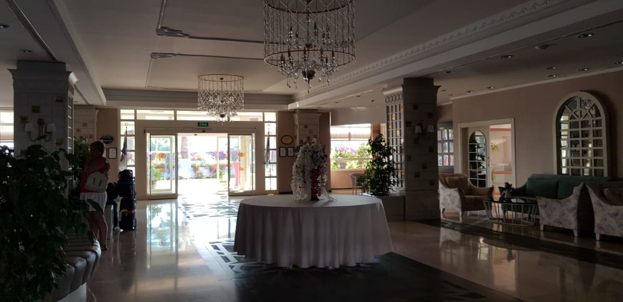 Lobby Bella Resort & Spa