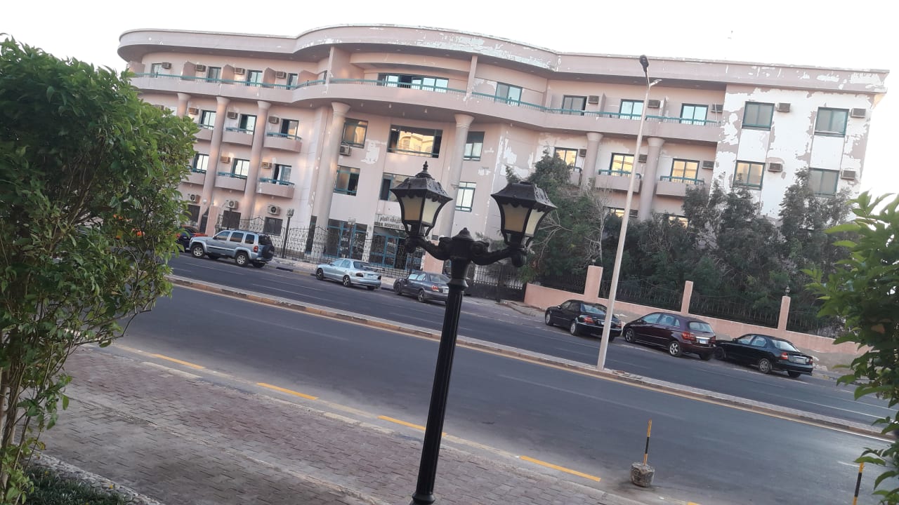 Blick von der ShishaTerrasse auf das Krankenhaus General Hos Royal Star Beach Resort