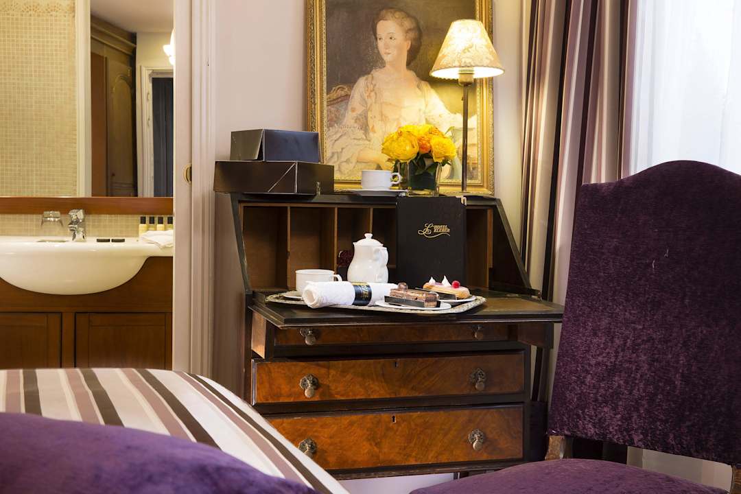 Deluxe jacuzzi free unlimited internet Hotel Kleber Champs Elysees Tour Eiffel Paris