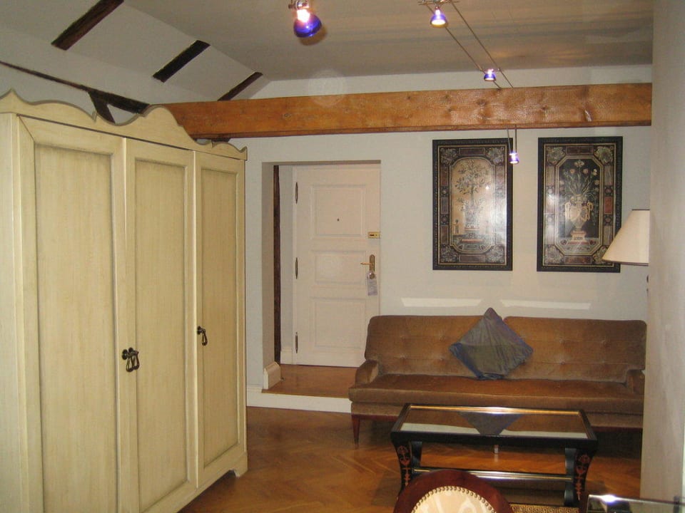 Blick von Schlafzimmer auf Ausgangstür The Mozart Prague - Preferred Hotels & Resorts