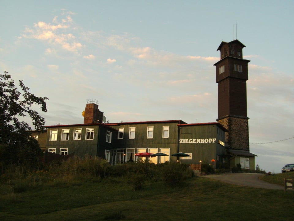 Außenansicht in der Abenddämmerung Hotel Berggasthof Ziegenkopf