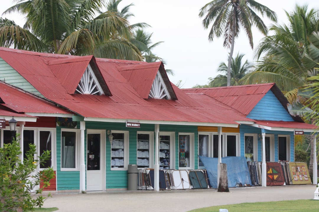 Kleine shops in der Gartenanlage Punta Cana Princess All Suites Resort & Spa