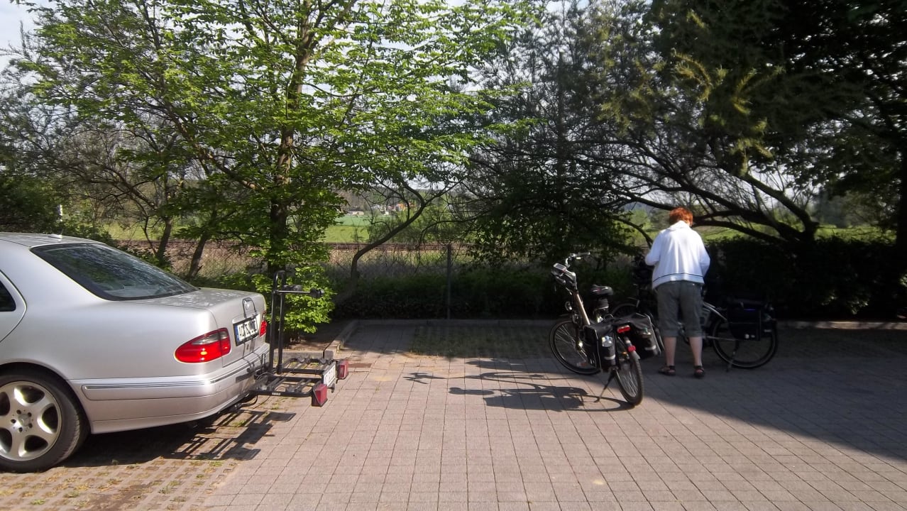 Parkplatz direkt am Haus PRIMA Hotel Havelland