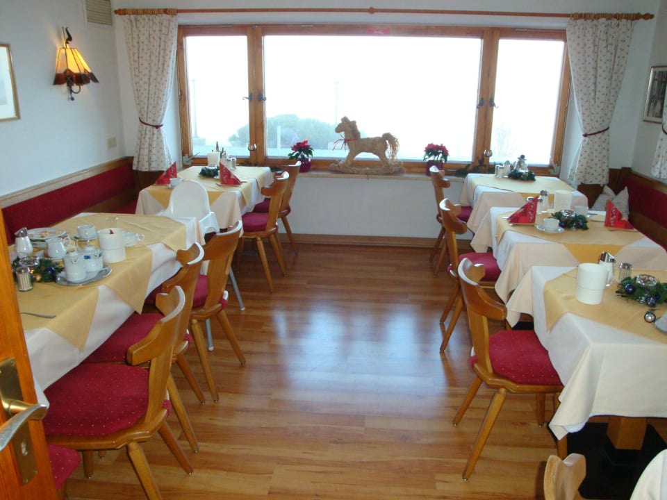 Gemütlicher Speiseraum im EG für die Hausgäste Hotel Seiseralm & Hof