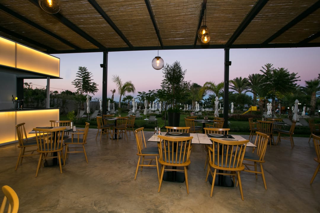 Gastro Crystal Springs Beach Hotel