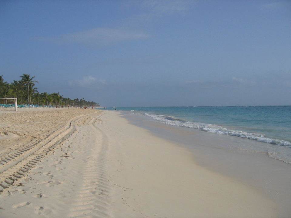 Sehr schöner Sandstrand Hotel Riu Bambu