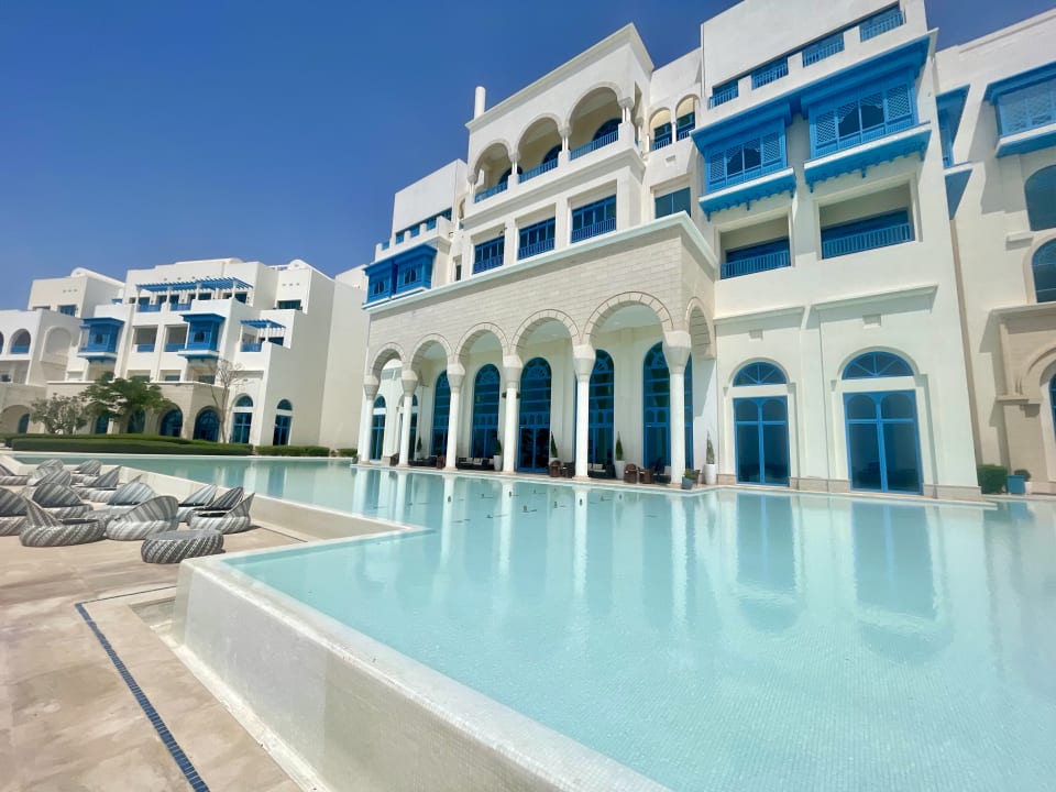 Pool Hilton Salwa Beach Resort and Villas