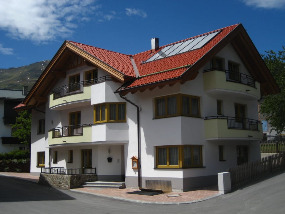 Hausansicht Sommer Apart Bergkristall