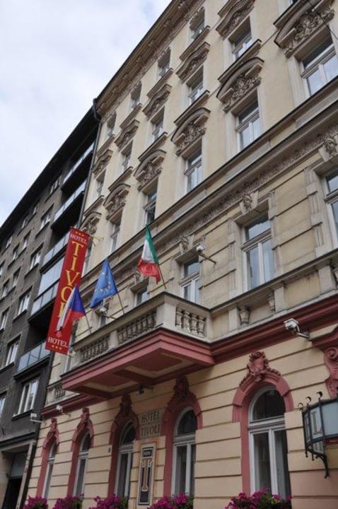Widok na wejście główne do hotelu Hotel Tivoli