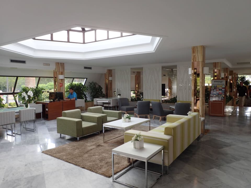 Lobby Hotel Exagon Park