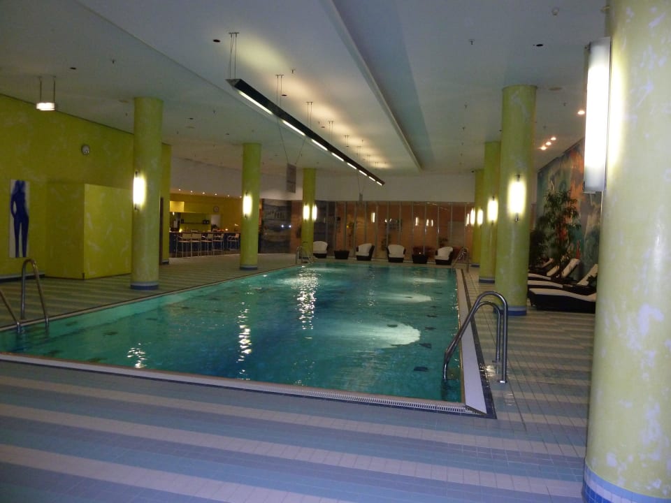 Pool Hilton Munich Airport